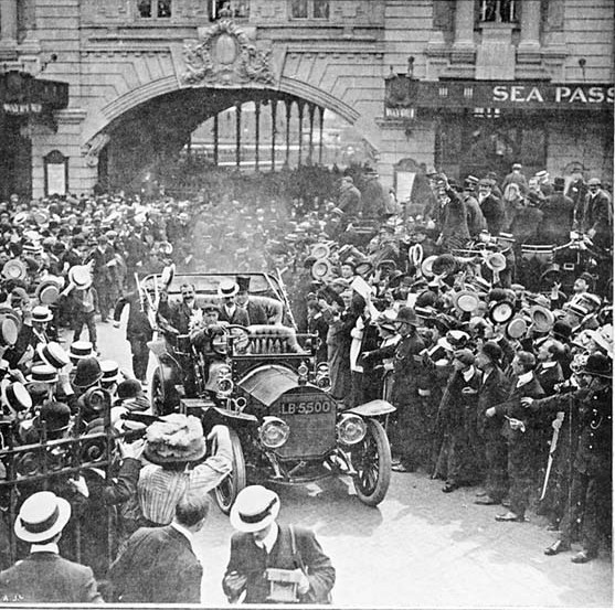 Louis Bl&eacute;riot arrives in London