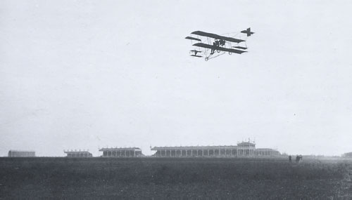 Glen Curtiss wins the 1909 Gordon Bennet Cup