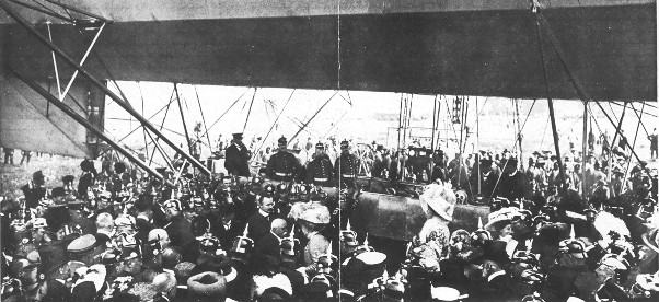 The German Empress greets von Zeppelin in Berlin